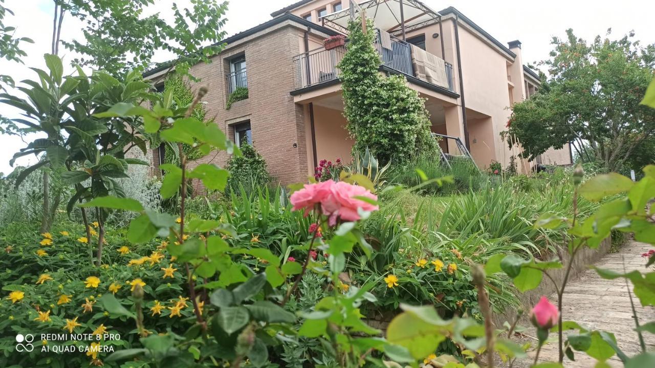 Villa Casa Vincenzo 130 Mq Con Portico Ed Ingresso Esclusivo Dal Giardino Felino Exterior foto