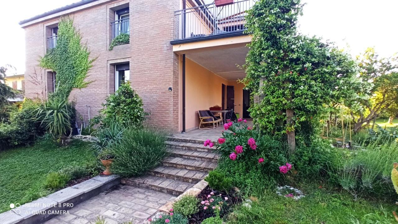 Villa Casa Vincenzo 130 Mq Con Portico Ed Ingresso Esclusivo Dal Giardino Felino Exterior foto