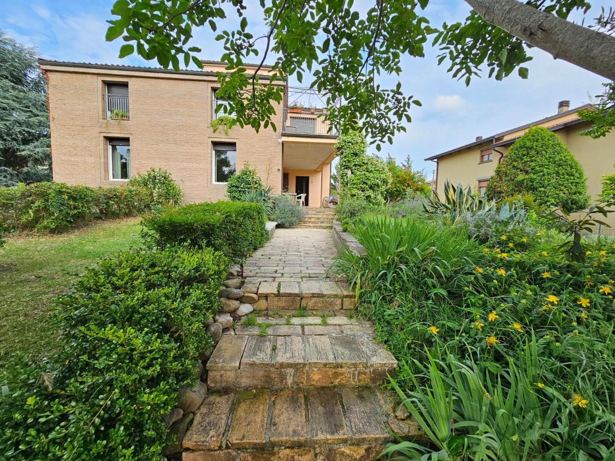 Villa Casa Vincenzo 130 Mq Con Portico Ed Ingresso Esclusivo Dal Giardino Felino Exterior foto